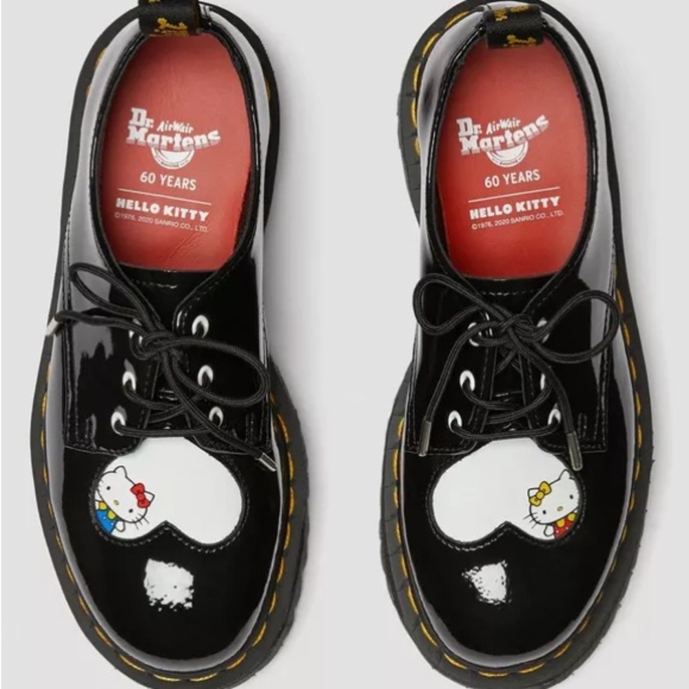 Dr. Martens 1461 WOMEN'S HELLO KITTY
PLATFORM PATENT SHOES